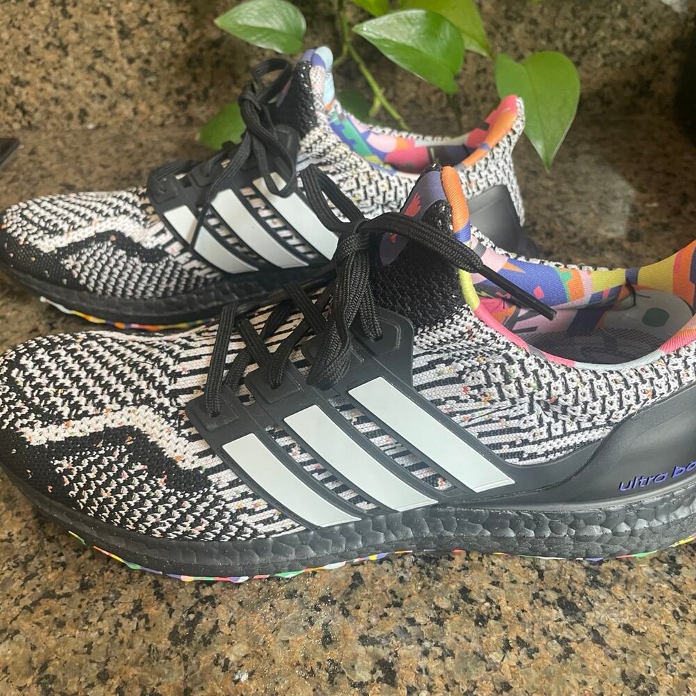 Nearly New Men’s Size 10.5 Adidas Ultraboost 5.0